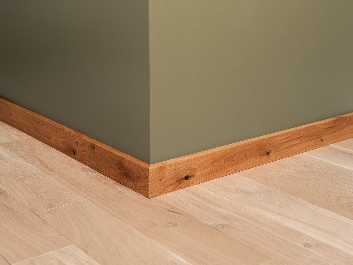 Solid Skirting Board Oak Rustic, 18x70x2000mm with radius, Natural oil, filled