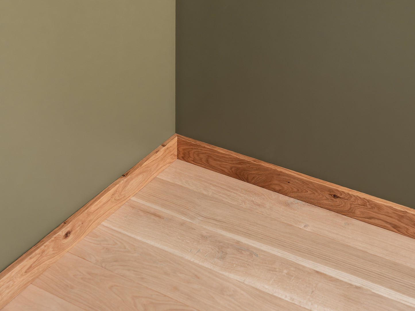 Solid Skirting Board Oak Rustic, 18x70x2000mm with radius, matte lacquered, without filling, brushed