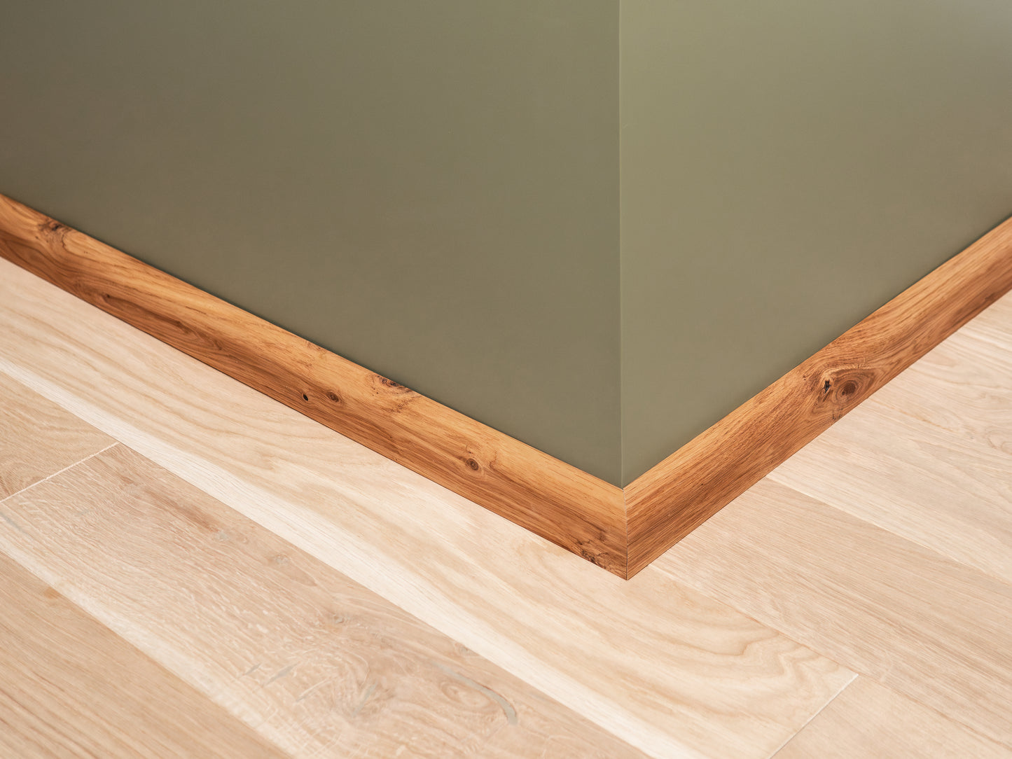 Plinthe en chêne massif rustique 20 x 50 mm, huile naturelle, 1,5-2,5 m avec rayon de 20 mm