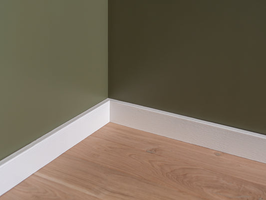 Solid Skirting Board Oak Rustic, 18x70x2000mm with radius, white painted, filled, brushed