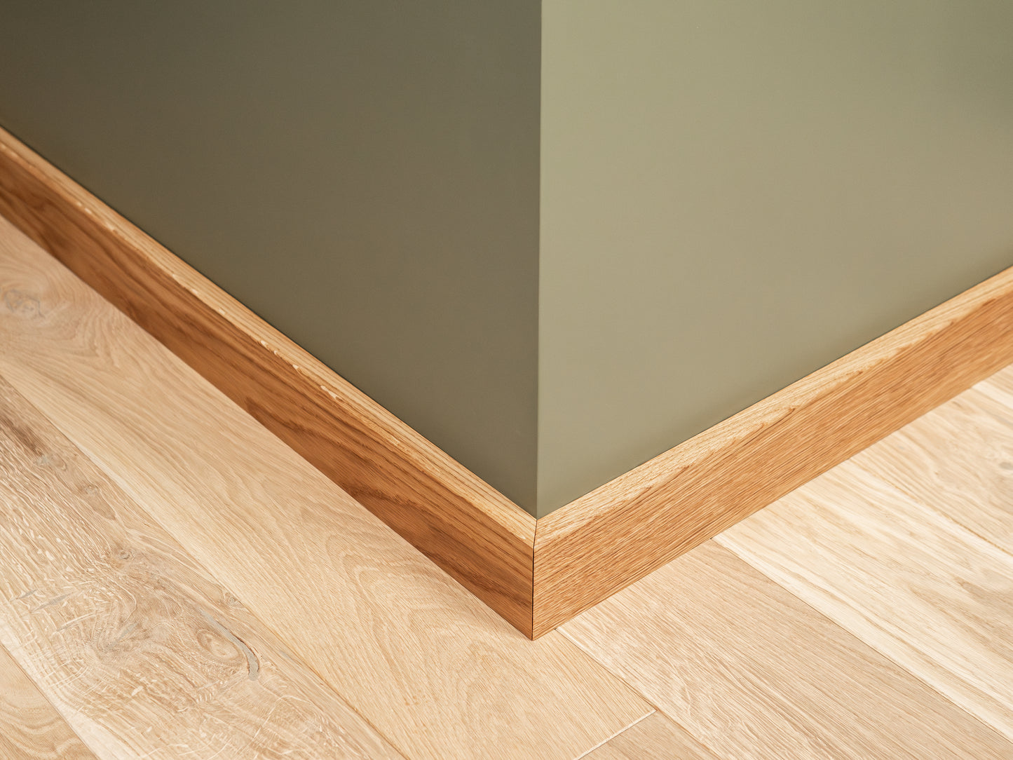 Solid Skirting Board Oak A/B 18x70mm matte lacquered 0,8-1,8m with radius 5mm