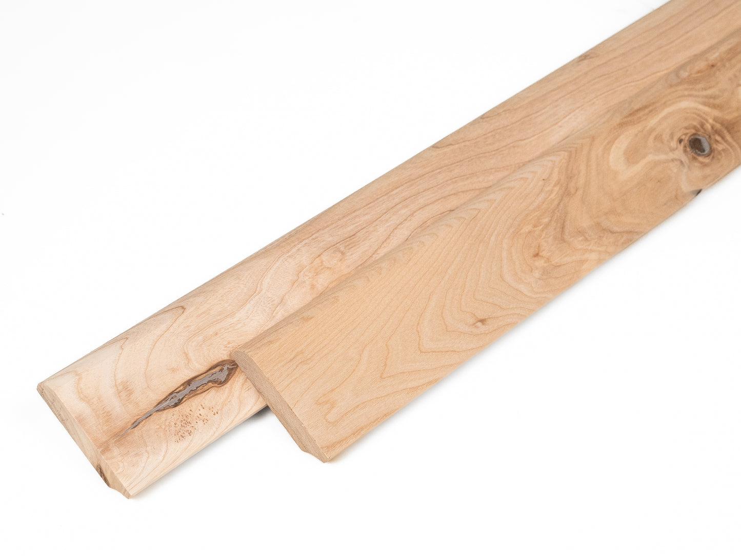 Plinthes massives en frêne rustique 24 x 80 mm non fini 2000 mm avec rayon de 20 mm rempli