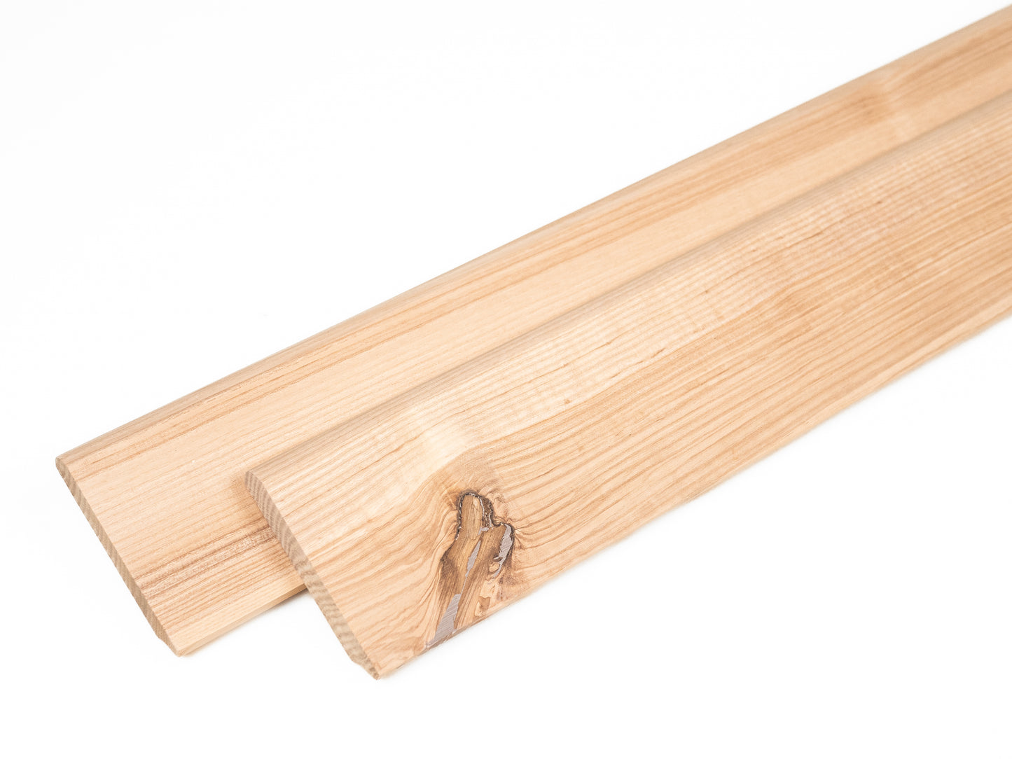 Plinthes massives en frêne rustique 24 x 100 mm non fini 2000 mm avec rayon de 20 mm rempli