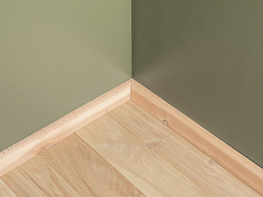 Massive Sockelleiste Esche Rustikal 24x60mm roh 2000 mm mit Radius 20mm gefüllt