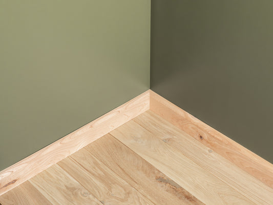 Massive Sockelleiste Esche Rustikal 24x80mm Hartwachsöl Naturweiß 2000 mm mit Radius 20mm gefüllt