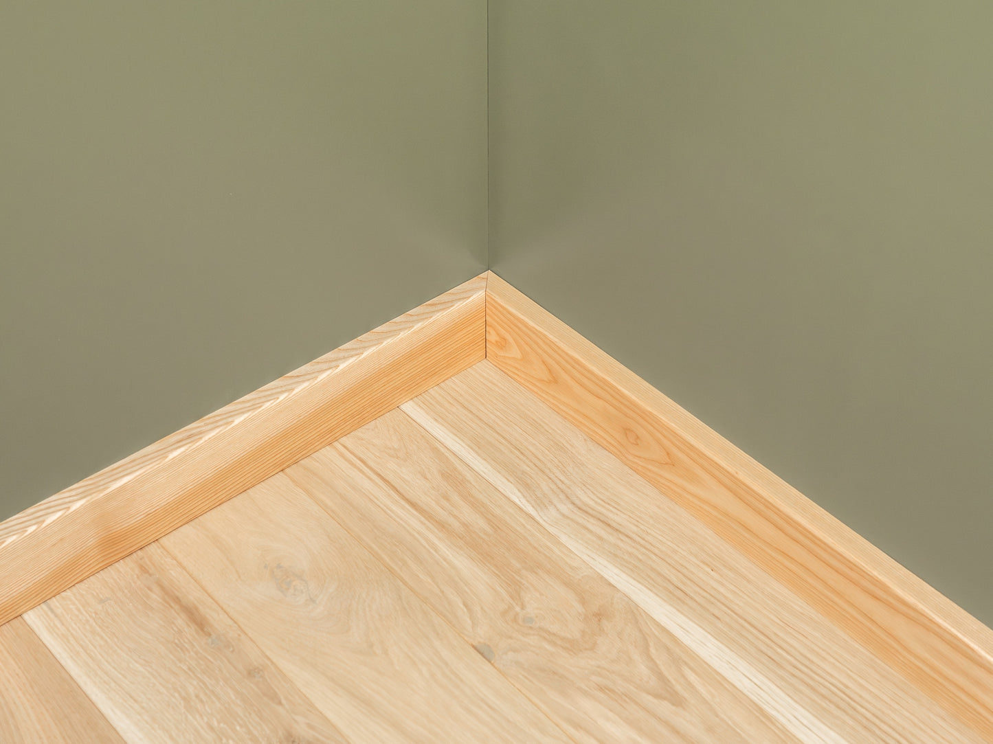 Solid Skirting Board Ash A/B 24x80mm matte lacquered 2000 mm with radius 5mm