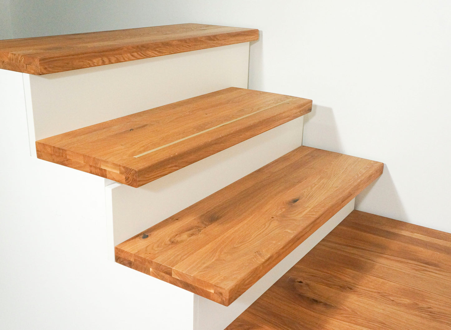 Stair tread Oak Rustic full stave lamellas, 35 mm, 2-layer, natural oil, with anti-slip rubber lip