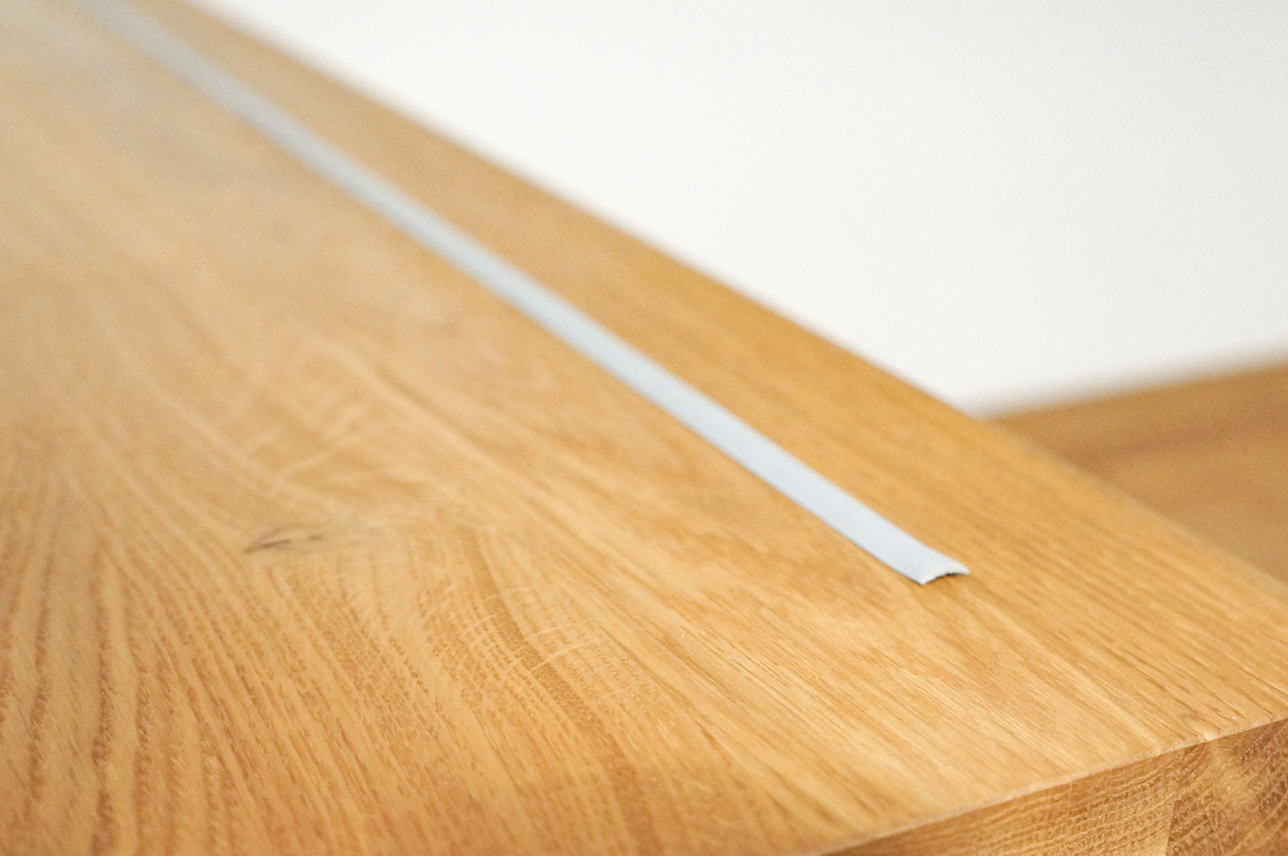 Stair tread with overhang Oak A/B, full stave lamellas, 26 mm, hard wax oil natural (colourless), with anti-slip rubber lip