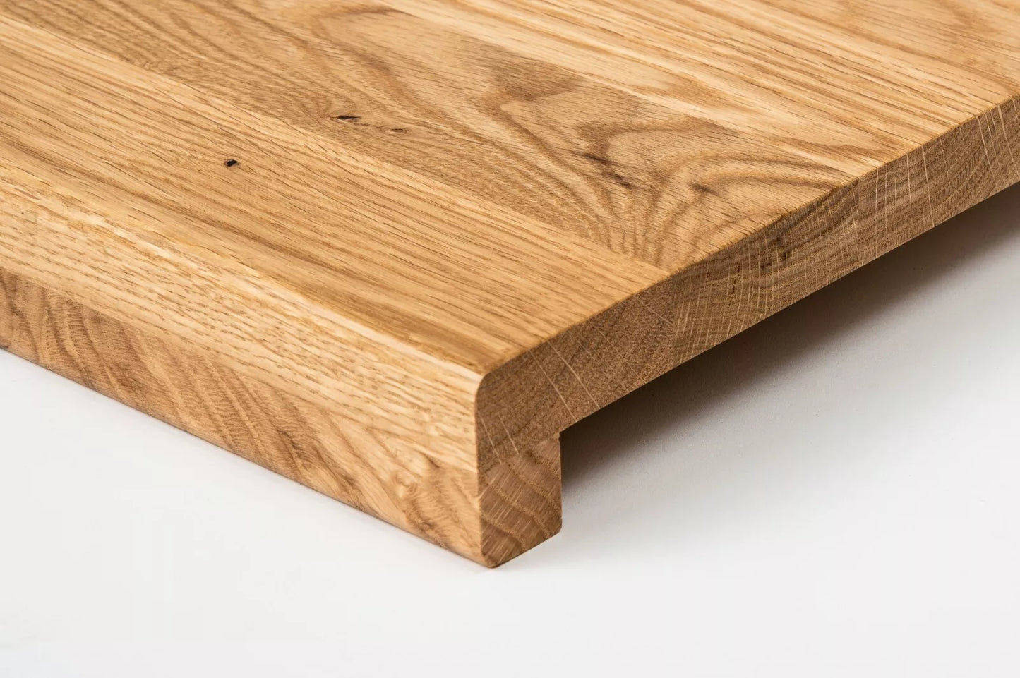 Marche d'escalier Appui de fenêtre avec surplomb Chêne rustique, lamelles pleines, 16 mm, laqué mat