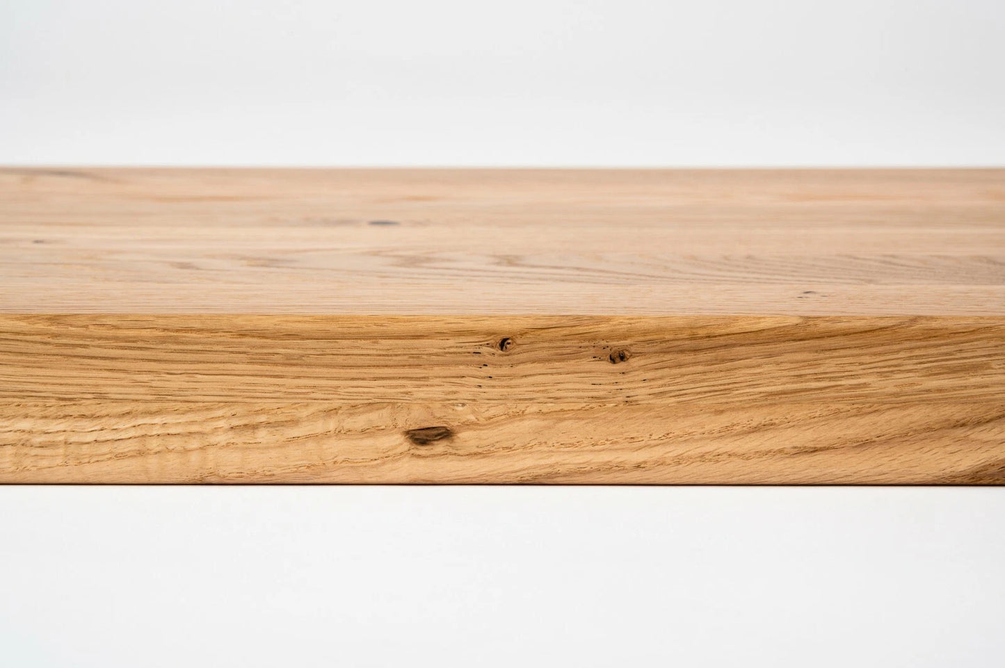 Marche d'escalier Appui de fenêtre avec surplomb Chêne rustique, lamelles pleines, 16 mm, laqué mat