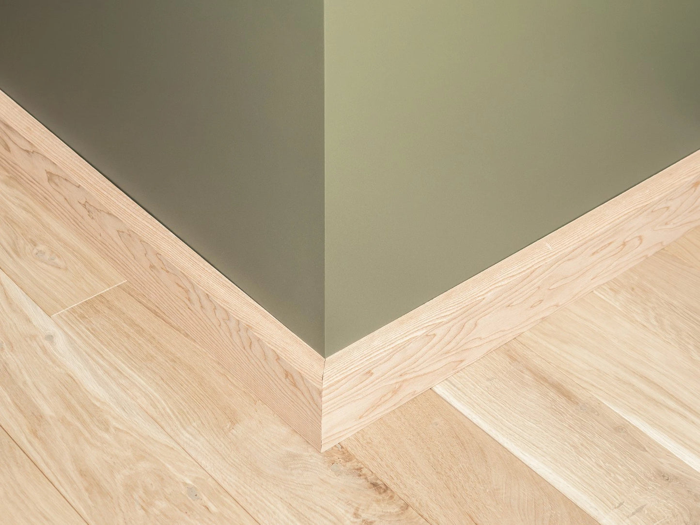 Solid Skirting Board Ash A/B 24x100mm Hard wax oil Natural white 2000 mm with radius 20mm