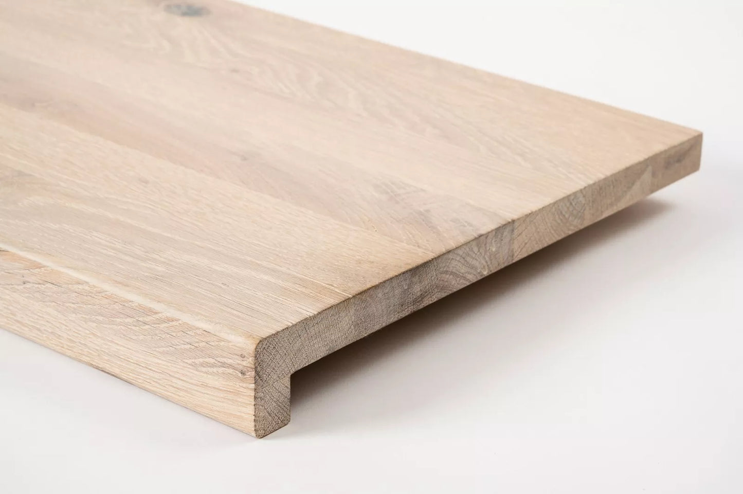 Marche d'escalier Appui de fenêtre avec surplomb Chêne rustique, lamelles pleines, 16 mm, huilé blanc craché