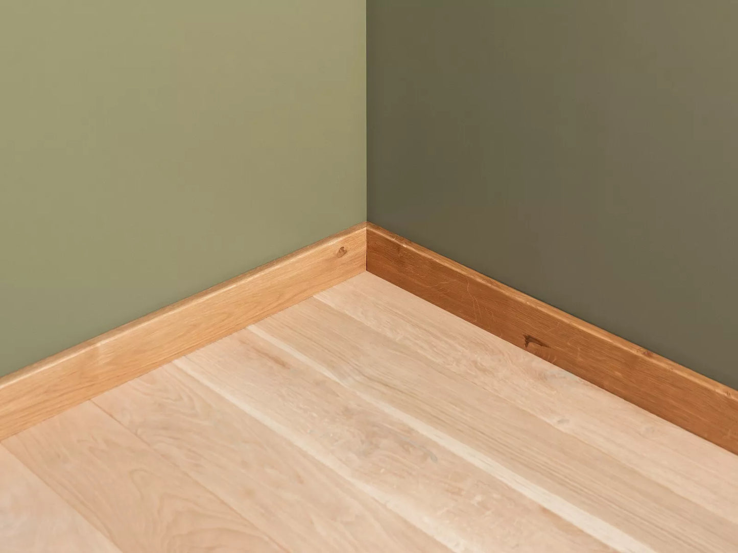 Solid Skirting Board Oak Rustic, 18x70x2000mm with radius, Bronze oil, filled