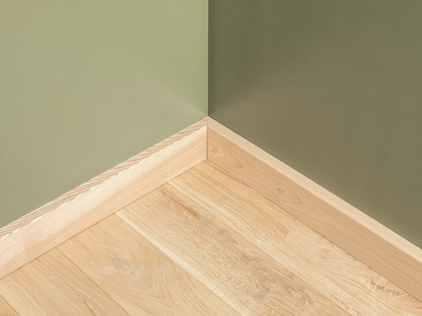 Solid Skirting Board Ash A/B 24x80mm Hard wax oil Natural white 2000 mm with radius 5mm
