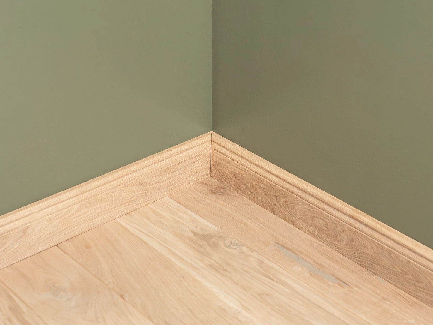 Plinthe massive Chêne A/B 20x90mm brut 1,5-2,5m Profil Hambourg