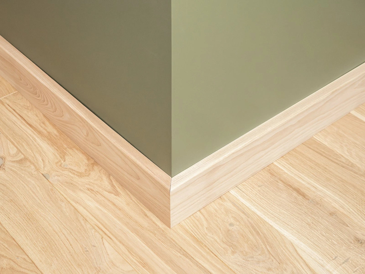 Solid Skirting Board Ash A/B 24x100mm unfinished 2000 mm with radius 5mm
