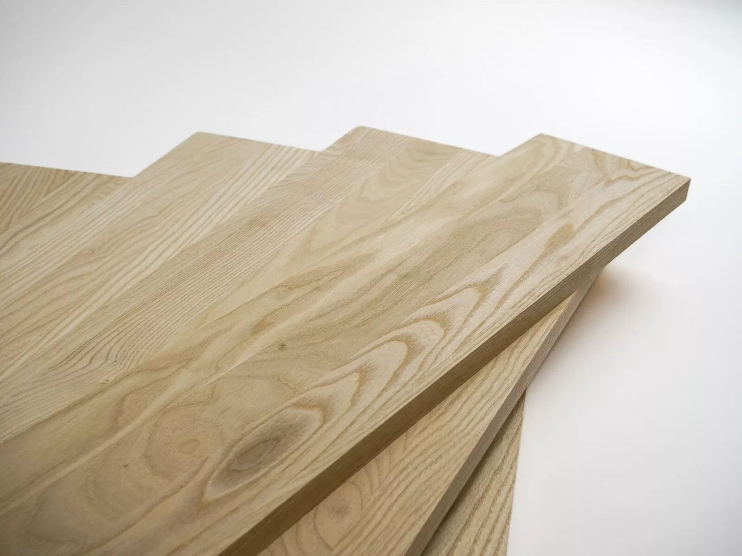 Panneau massif contrecollé DIY Frêne A/B, lamelles entières de largeur aléatoire, 26 mm