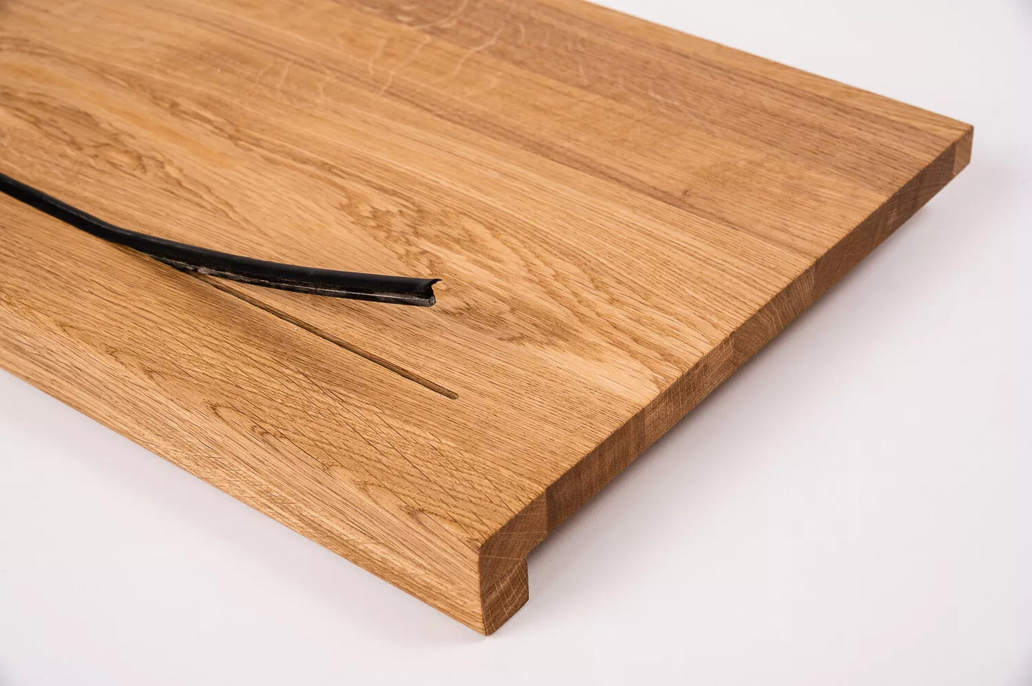 Stair tread with overhang Oak A/B, full stave lamellas, 16 mm, hard wax oil natural (colourless), with anti-slip rubber lip