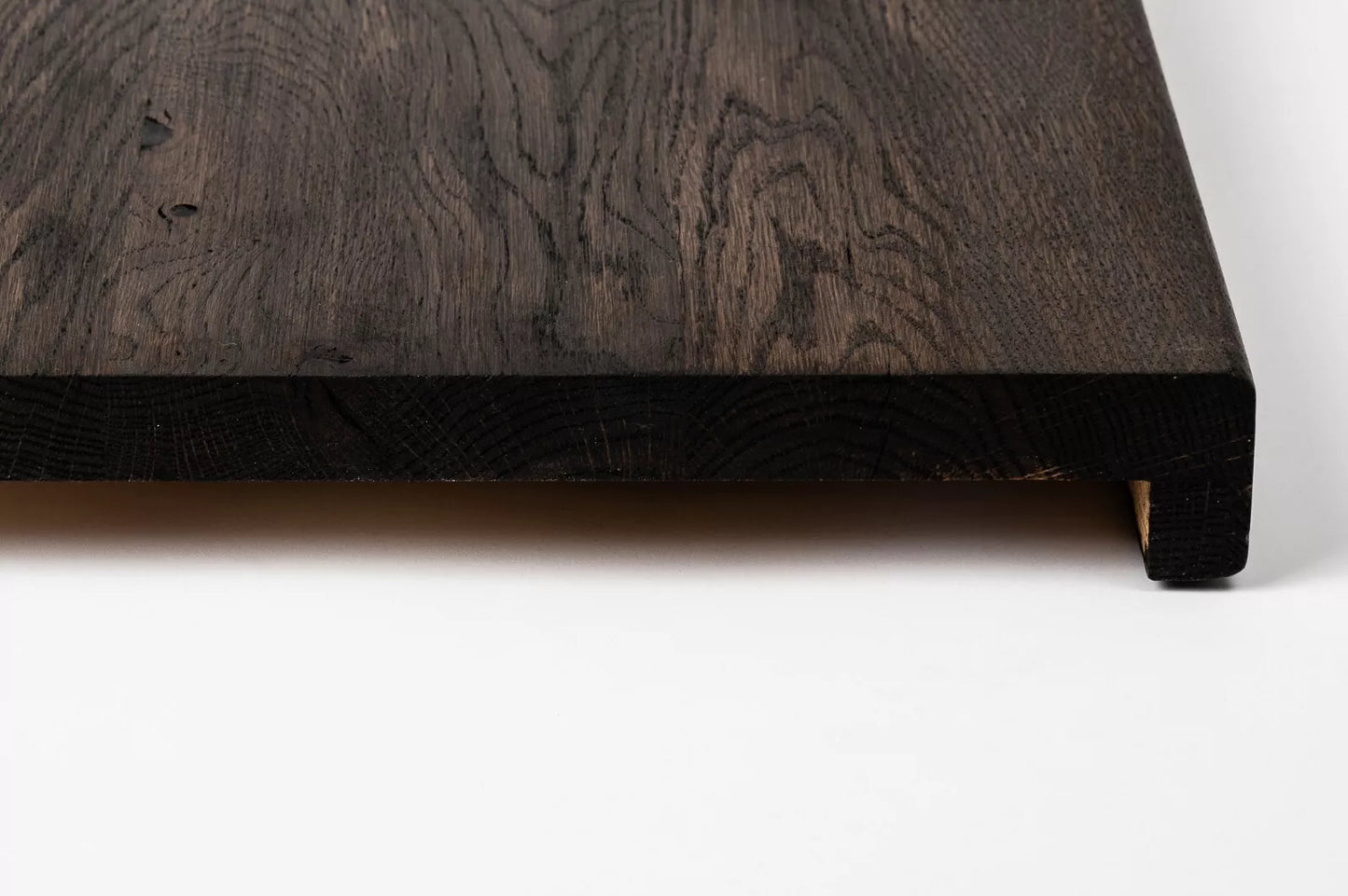 Marche d'escalier Appui de fenêtre avec surplomb Chêne rustique, lamelles pleines, 16 mm, huilé noir