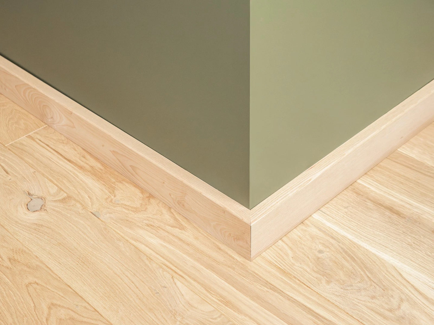 Solid Skirting Board Ash A/B 24x80mm Hard wax oil Natural white 2000 mm with radius 5mm