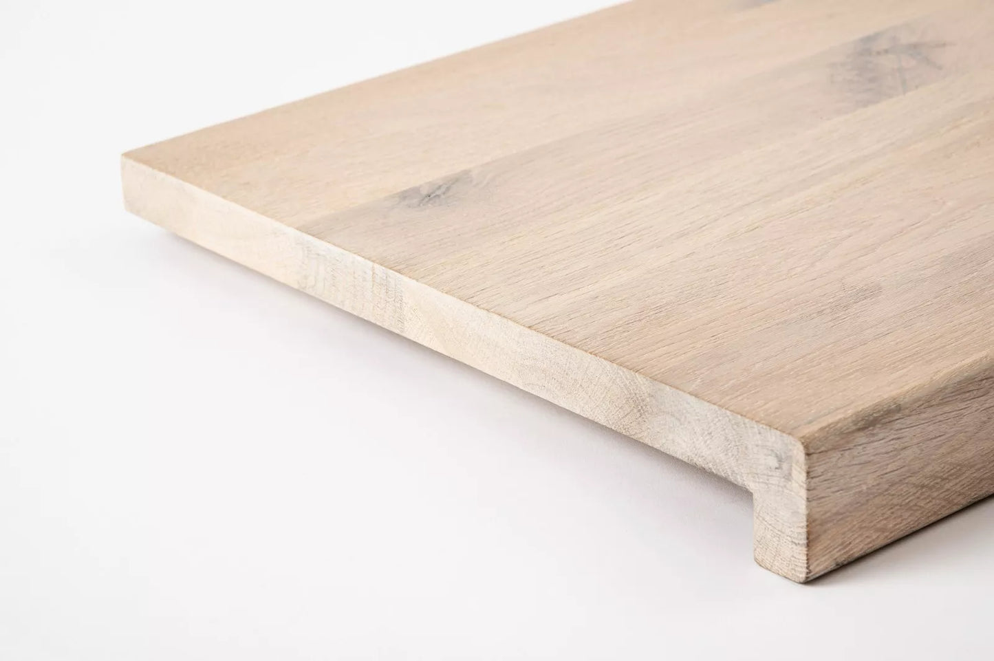 Marche d'escalier Appui de fenêtre avec surplomb Chêne rustique, lamelles pleines, 16 mm, huilé blanc craché