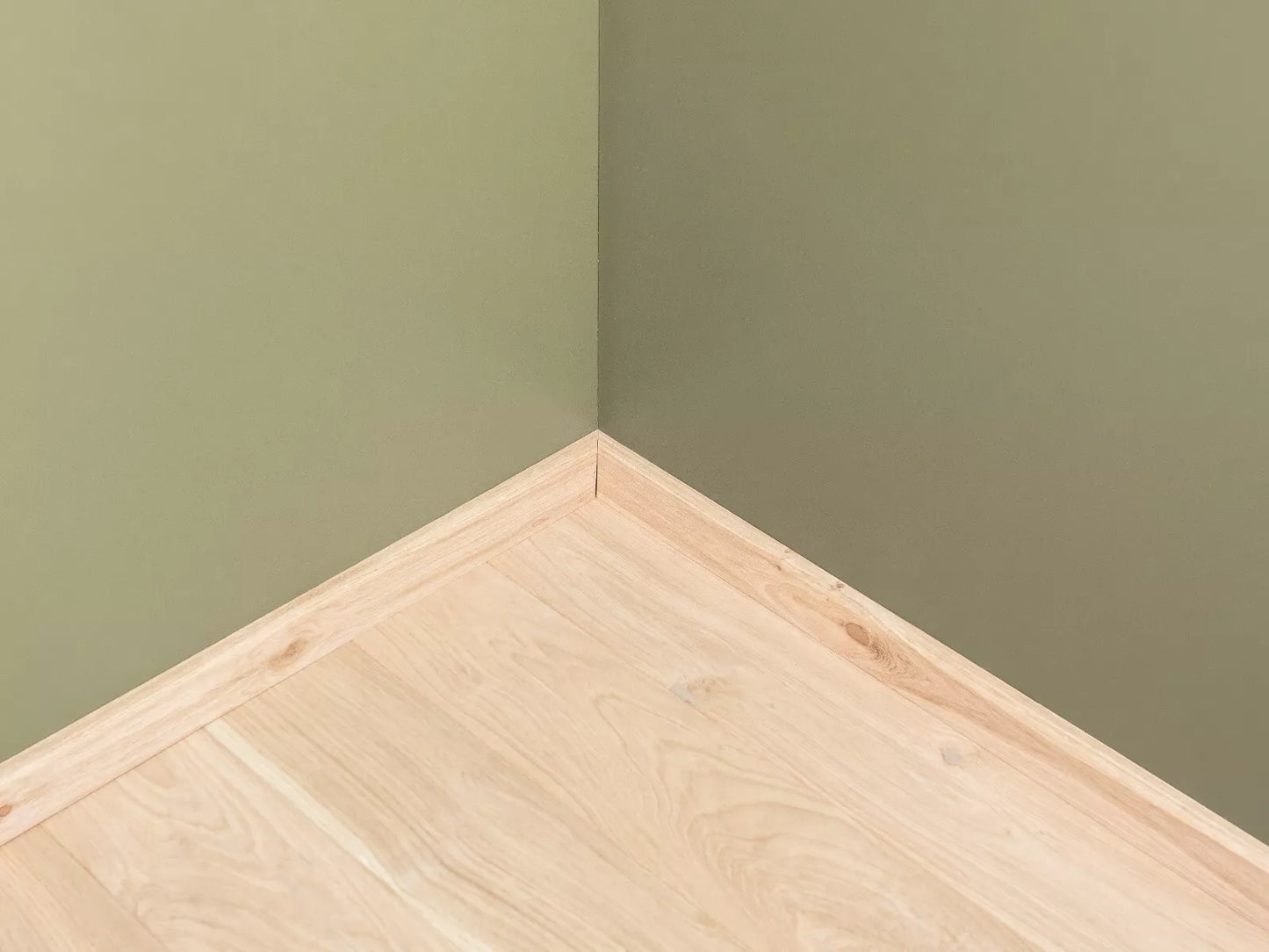 Plinthe massive Chêne rustique, 16x50x1500-2500mm, Remplie