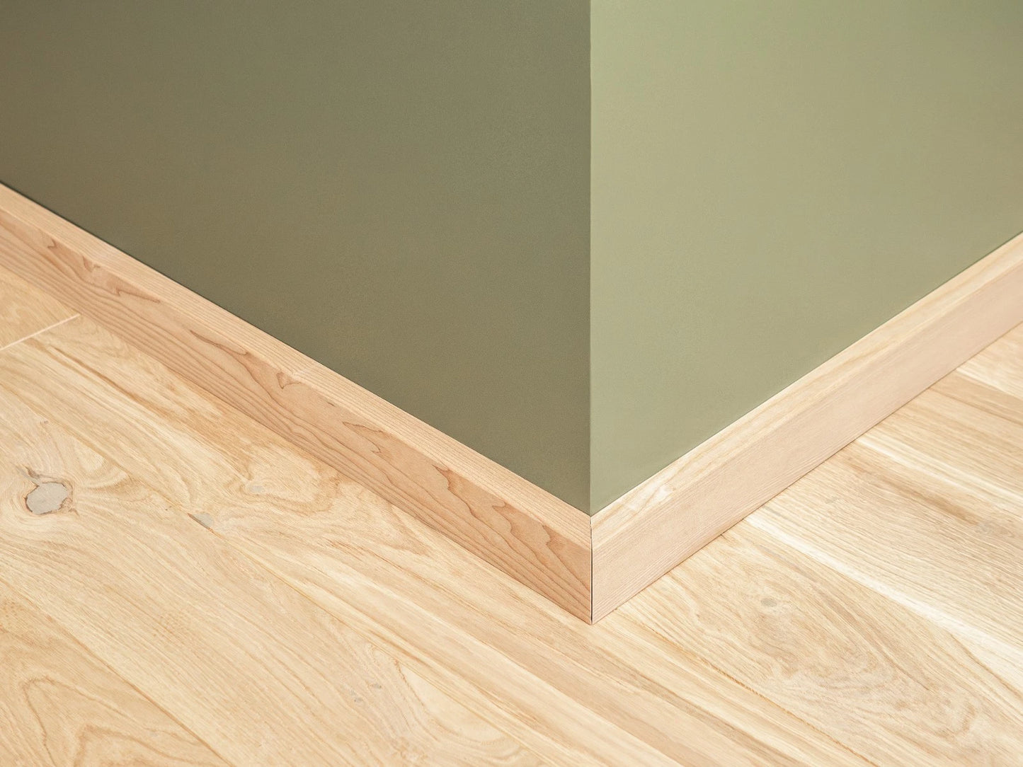 Solid Skirting Board Ash A/B 24x60mm unfinished 2000 mm with radius 5mm