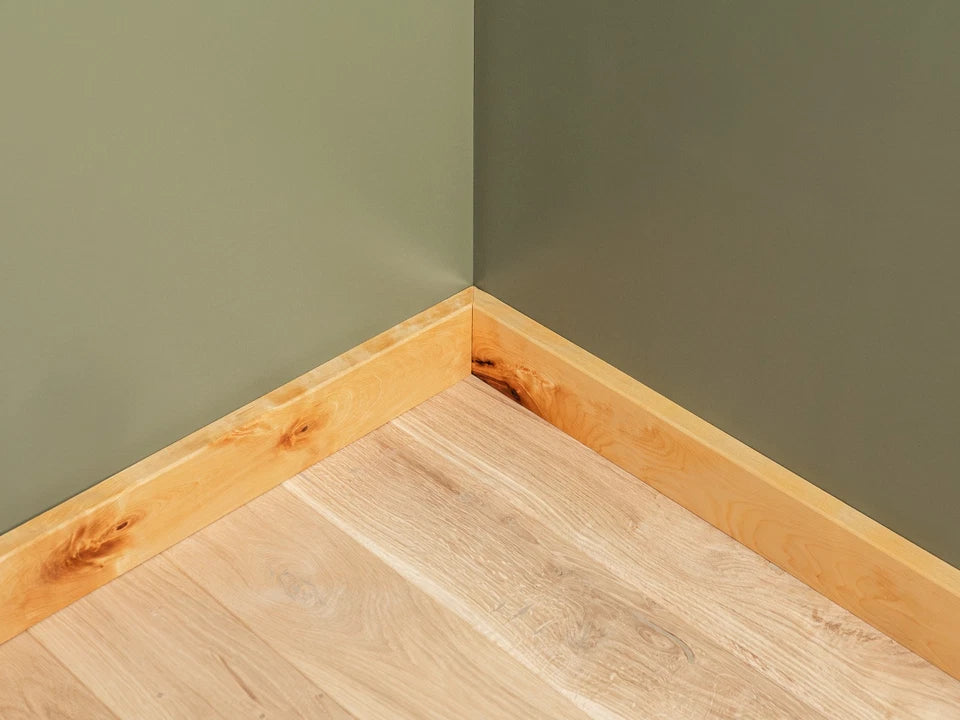 Plinthe en bouleau massif rustique 24 x 80 mm Huile naturelle 2000 mm avec rayon de 5 mm sans remplissage