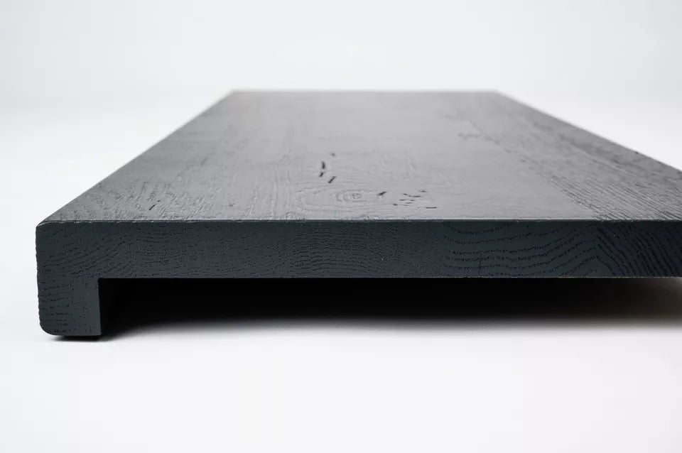 Marche d'escalier Appui de fenêtre avec surplomb Chêne rustique, lamelles pleines, 16 mm, brossé, laqué gris anthracite (RAL7016)