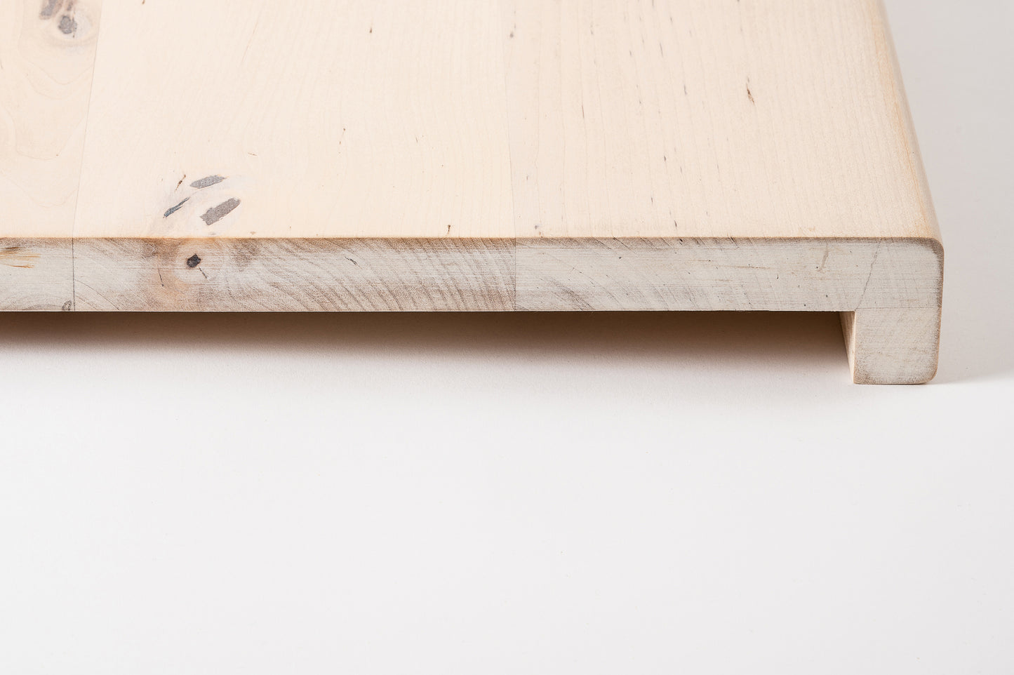 Marche d'escalier Appui de fenêtre avec surplomb Bouleau Rustique, lamelles entières, 20 mm, huile blanche craie