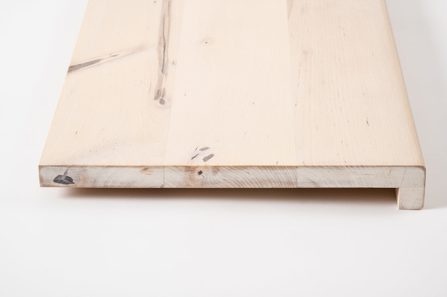 Marche d'escalier Appui de fenêtre avec surplomb Bouleau Rustique, lamelles entières, 20 mm, huile blanche craie