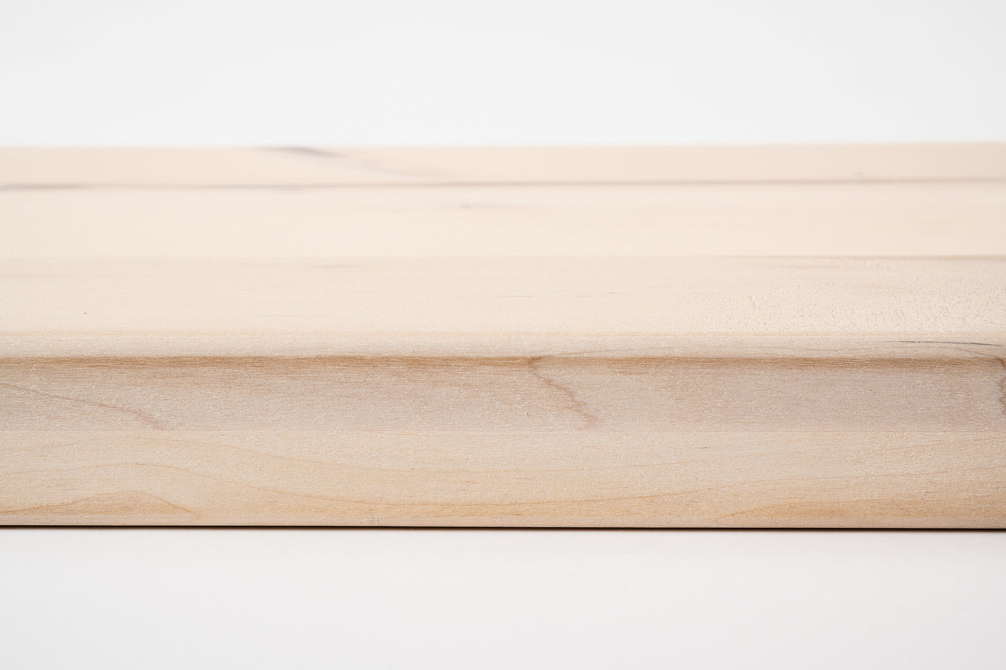 Marche d'escalier Appui de fenêtre avec surplomb Bouleau Rustique, lamelles entières, 20 mm, huile blanche craie