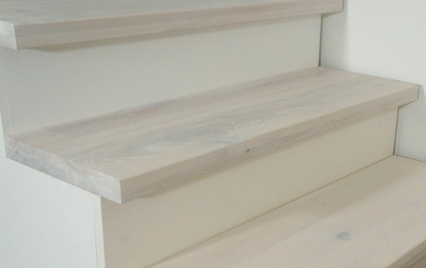 Shelf Stair tread Riser Windowsill Ash Rustic, full stave lamellas, 40 mm, 2-layer, Brushed, Chalked white oil
