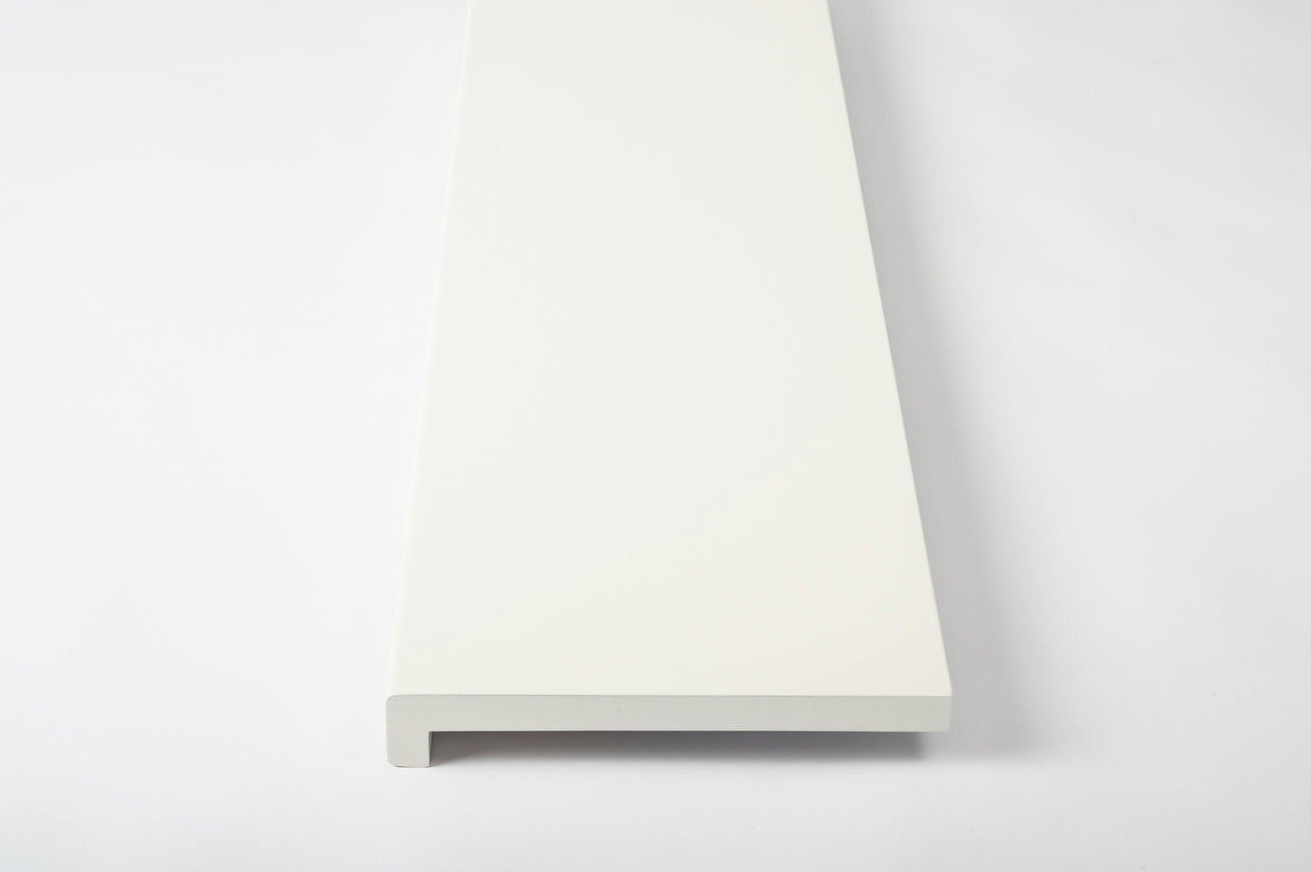 Stair tread Windowsill with overhang Birch Rustic, full stave lamellas, 20 mm, White lacquered (RAL9010)