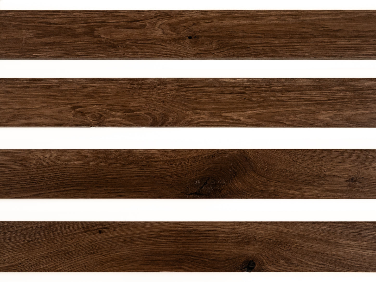 Plinthe massive en chêne fumé rustique, 18 x 70 x 2000 mm avec rayon, laquée mate, remplie, brossée