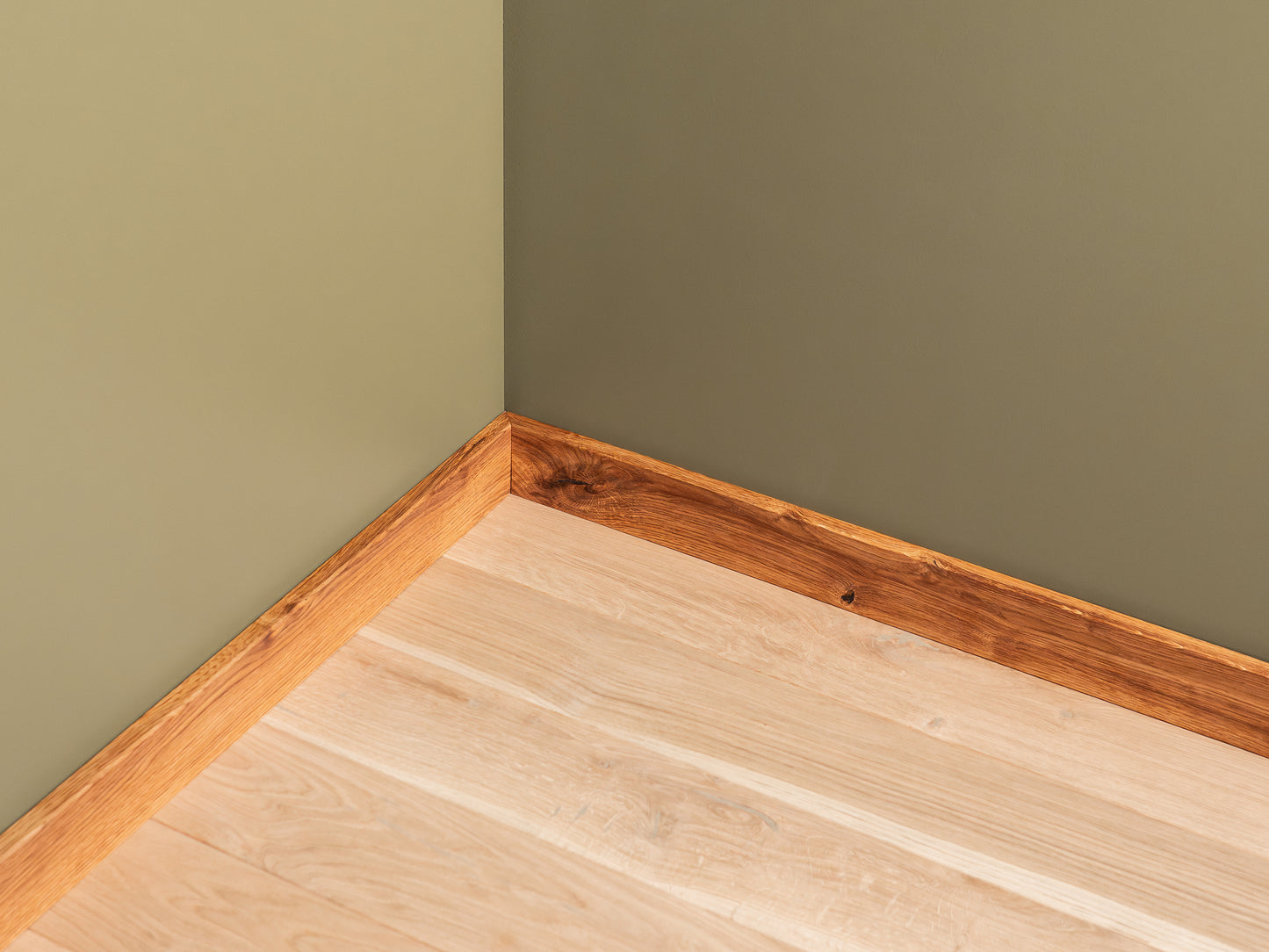 Solid Skirting Board Oak Rustic, 18x70x2000mm with radius, Natural oil, filled, brushed