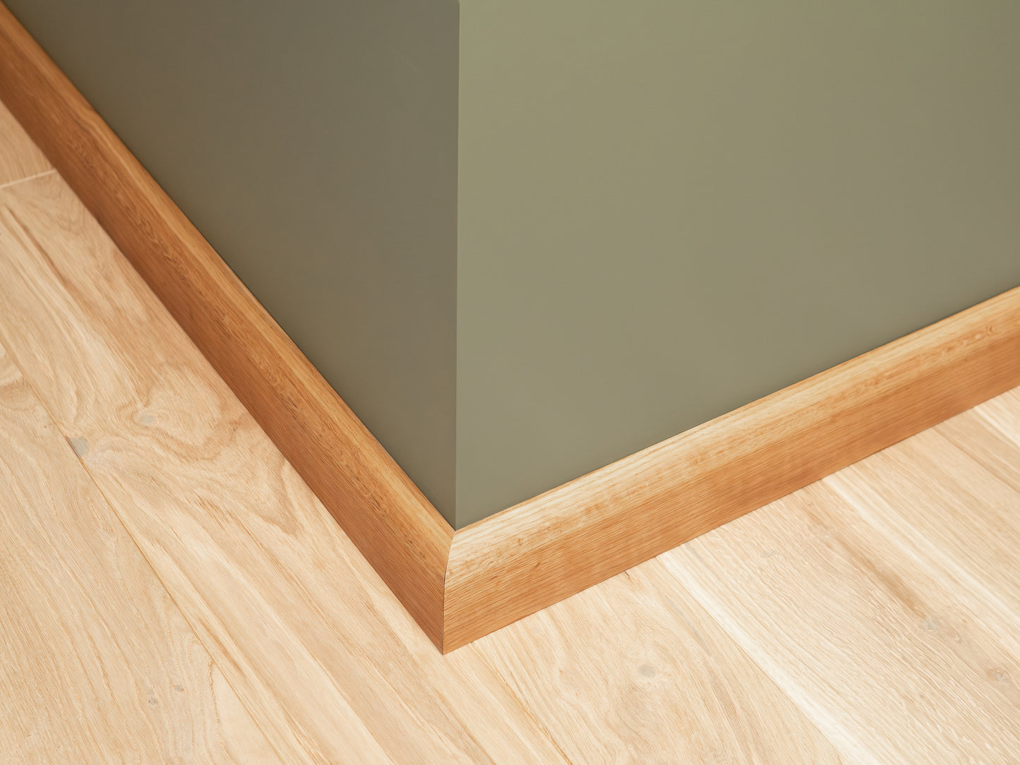 Solid Skirting Board Oak A/B 20x70mm matte lacquered 1,5-2,5m with radius 20mm
