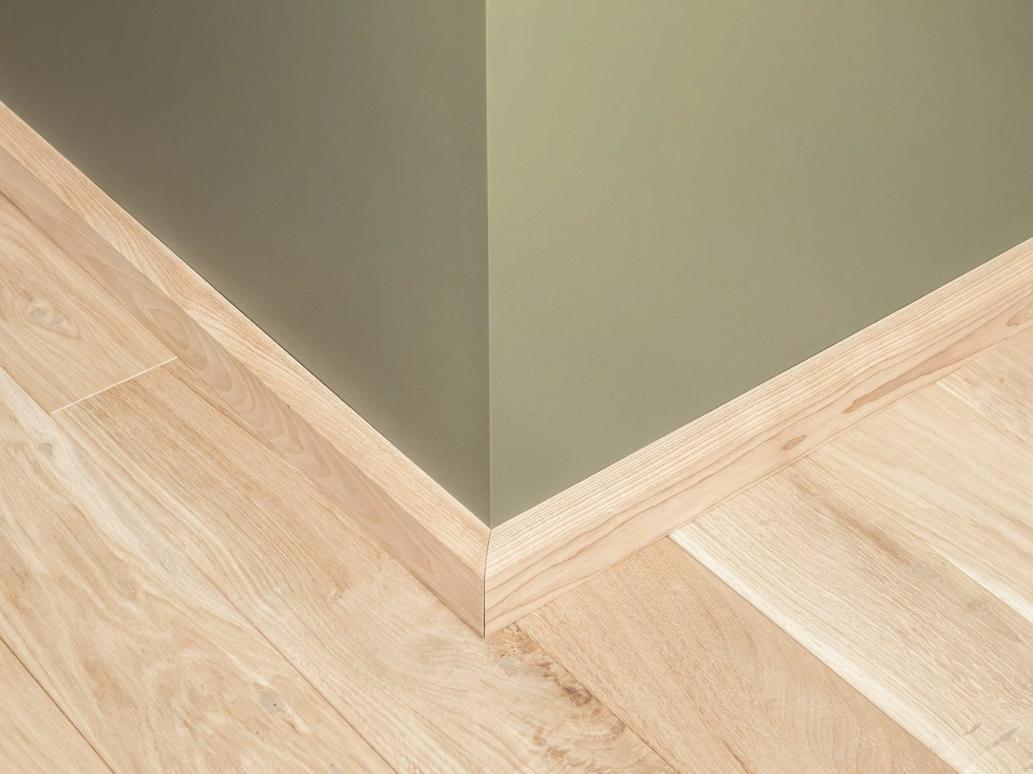 Solid Skirting Board Ash A/B 24x60mm unfinished 2000 mm with radius 20mm