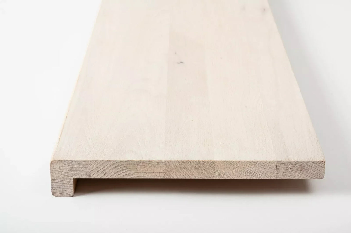 Marche d'escalier Appui de fenêtre avec surplomb Hêtre étuvé A/B, lamelles entières, 20 mm, huile blanche craie