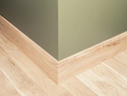 Plinthe massive en chêne rustique 20 x 150 mm non fini 1,5-2,5 m Profil Hamburg