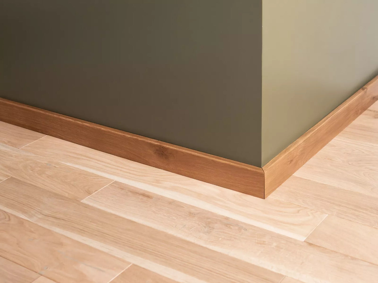 Solid Skirting Board Oak Rustic, 18x70x2000mm with radius, Bronze oil, filled