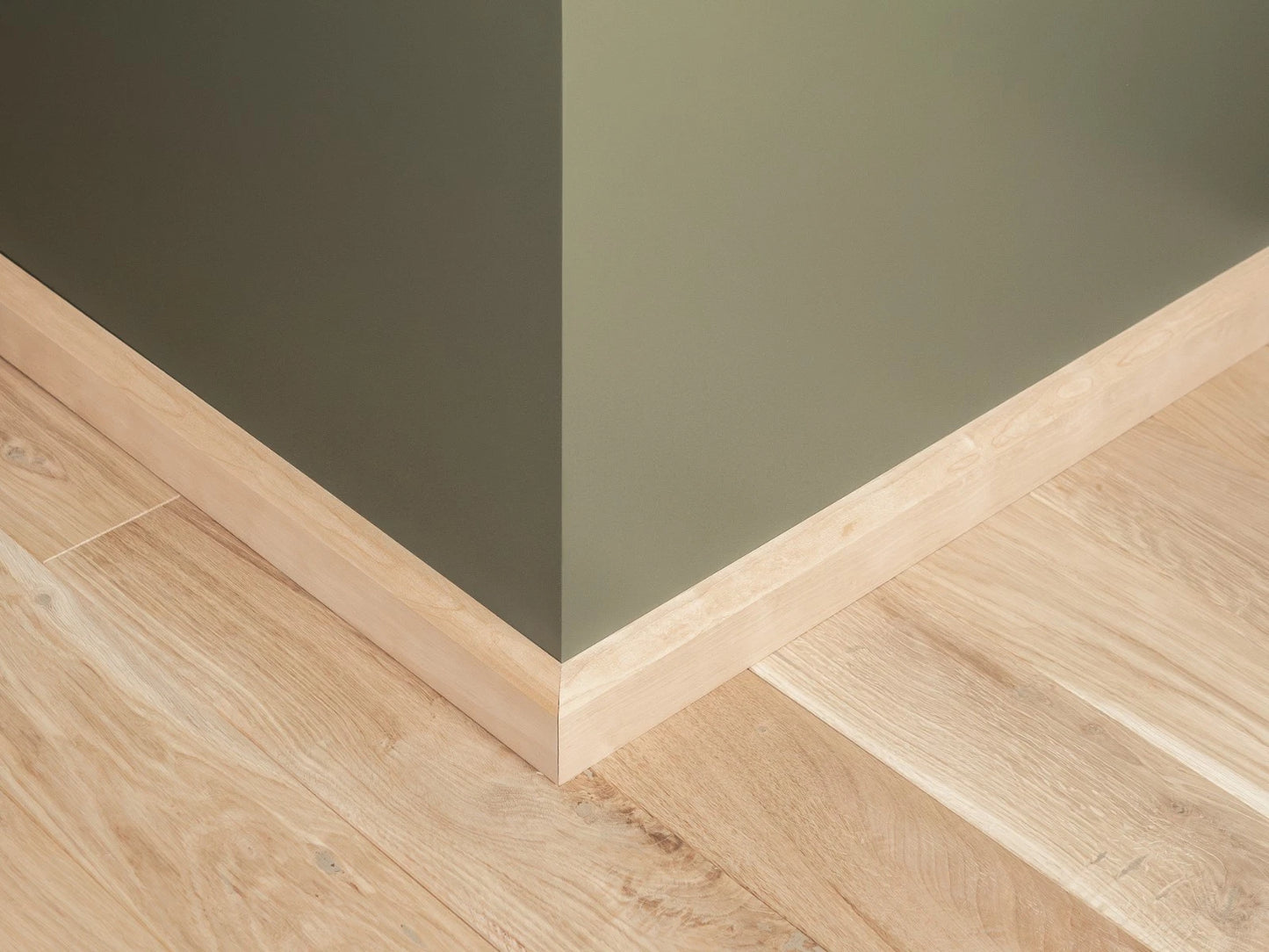 Solid Skirting Board Birch A/B 24x60mm Hard wax oil Natural white 2000 mm with radius 20mm