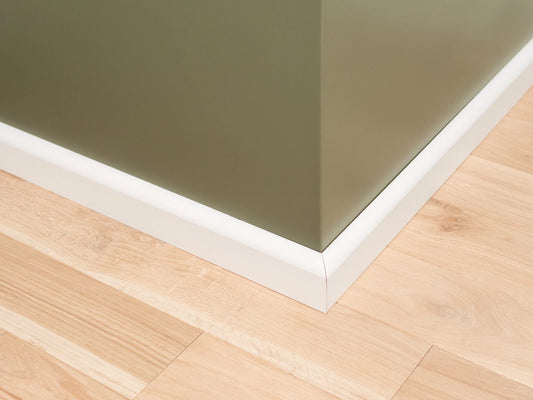 Plinthe massive bouleau rustique 20x90mm laqué blanc 1,5-2,5m avec rayon 20mm
