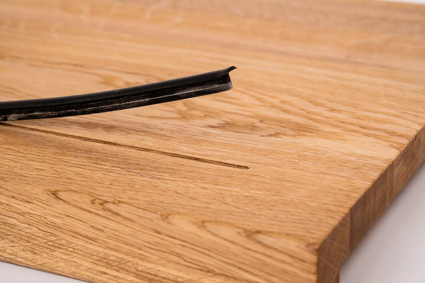 Stair tread with overhang Oak A/B, full stave lamellas, 16 mm, natural oil, with anti-slip rubber lip