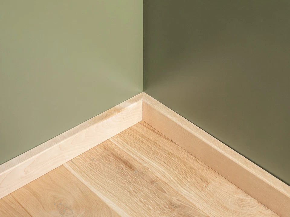Plinthe massive en bouleau A/B 24 x 60 mm non fini 2000 mm avec rayon de 5 mm